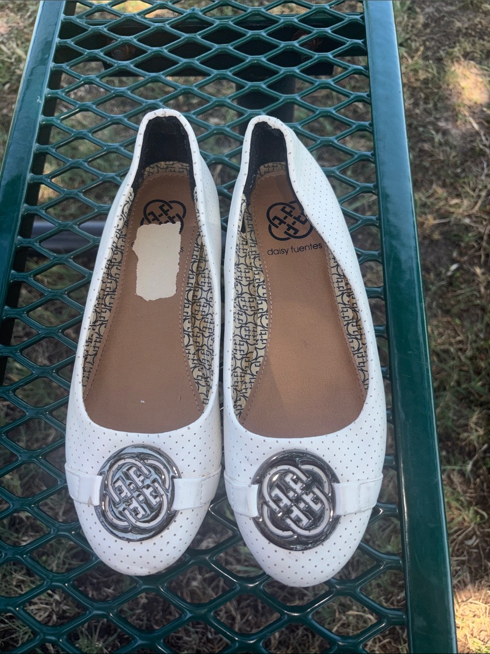 Daisy Fuentes with flats! 7